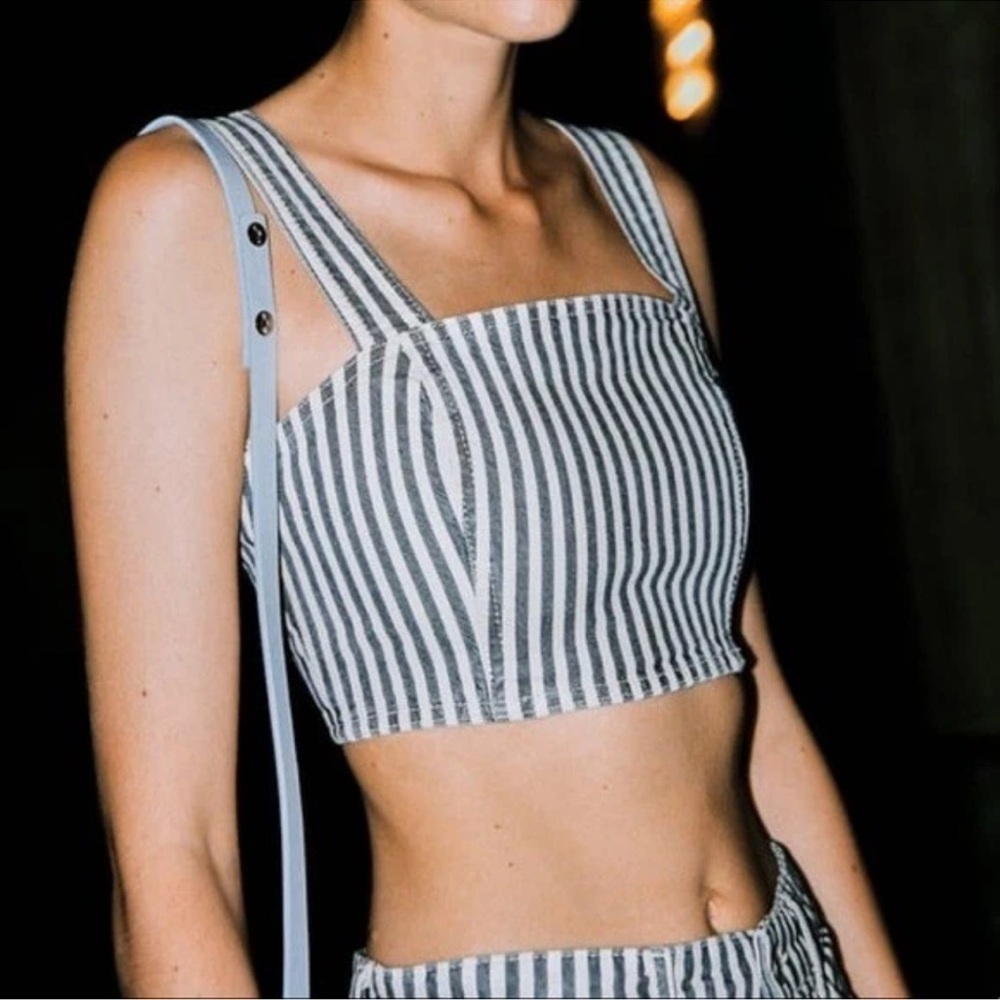 🌼5 for 25🌼 NWOT Zara White and Blue Striped Sleeveless Crop Top Size S